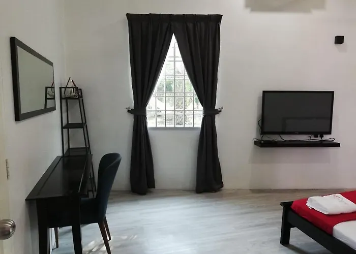 Roomstay Hj Esmon Parit Raja Uthm