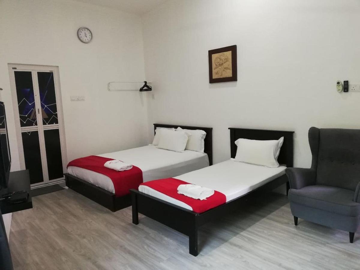 Roomstay Hj Esmon Uthm * Parit Raja