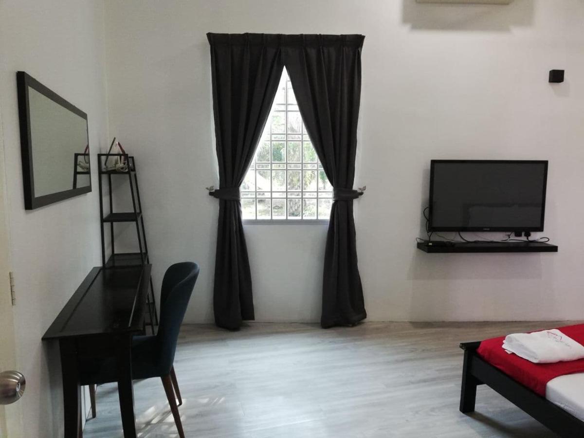 Roomstay Hj Esmon Uthm Homestay Parit Raja
