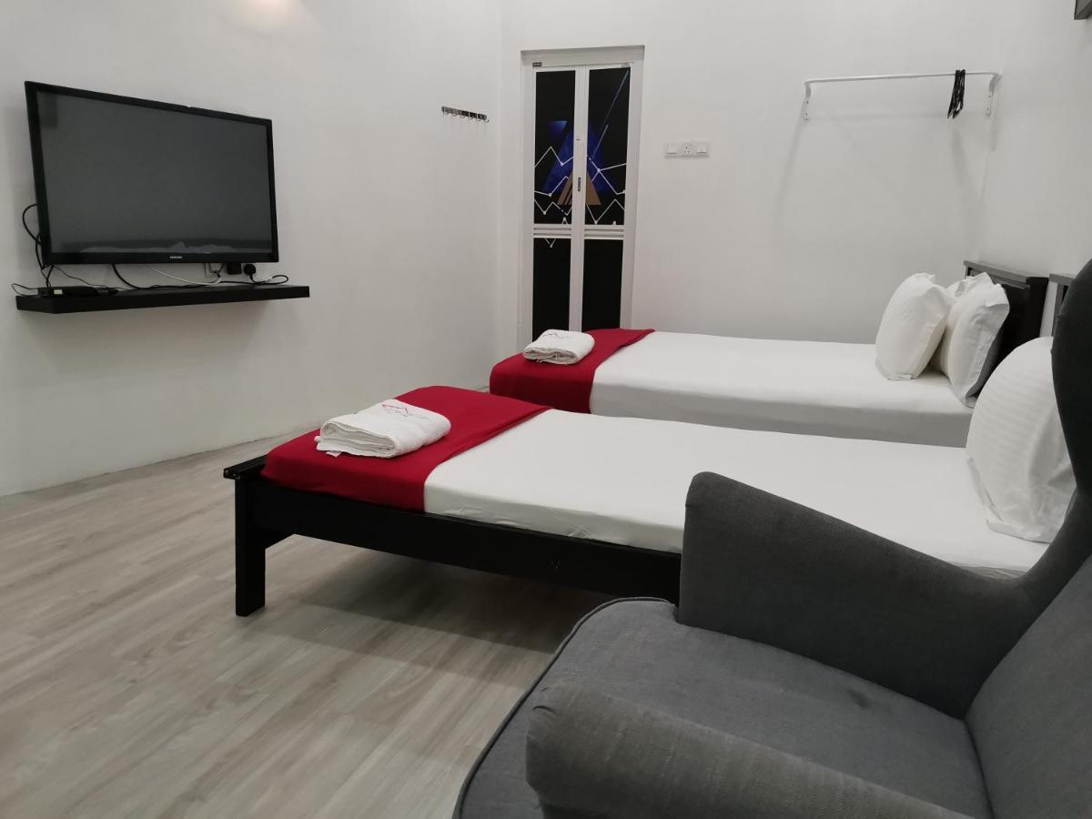 Roomstay Hj Esmon Uthm * Parit Raja